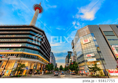 京都府 京都駅周辺の都市風景 京都タワー 京都府 京都駅周辺の都市風景 京都タワー 93817755