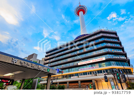 京都府　京都駅周辺の都市風景　京都タワー 93817759