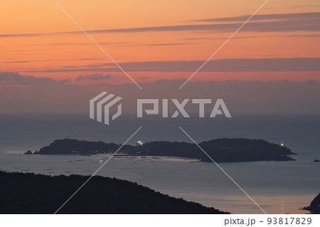 《岡山県》瀬戸内海国立公園 夕立受山から見る夜明け 《岡山県》瀬戸内海国立公園 夕立受山から見る夜明け 93817829