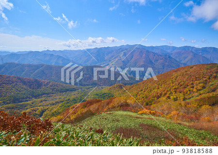 新潟県湯沢町の松手山と平標山の間の尾根から南西側(天丸木山,大黒山など)を見る 新潟県湯沢町の松手山と平標山の間の尾根から南西側(天丸木山,大黒山など)を見る 93818588