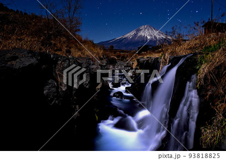 月光に照らされた芝川の滝と富士山 月光に照らされた芝川の滝と富士山 93818825