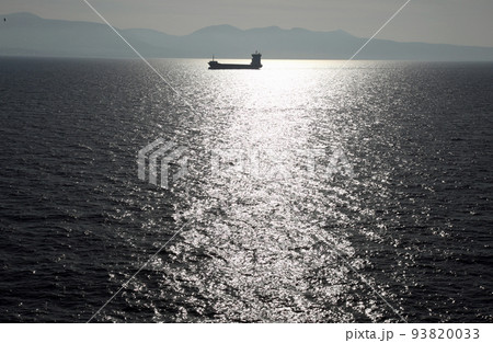 ギリシャ最大の国際港ピレウス港の港湾風景 ギリシャ最大の国際港ピレウス港の港湾風景 93820033