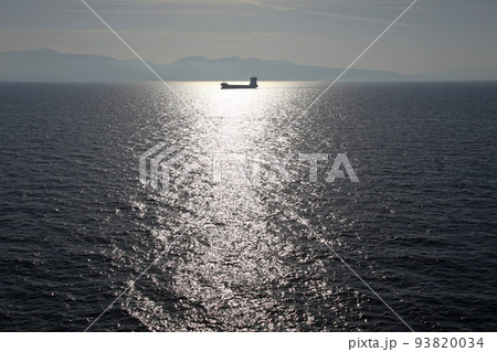 ギリシャ最大の国際港ピレウス港の港湾風景 ギリシャ最大の国際港ピレウス港の港湾風景 93820034
