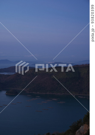 《岡山県》瀬戸内海国立公園 夕立受山から見る夜明け 93820399