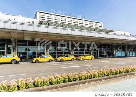 Building view of the international passenger terminal at Kaohsiung International Airport (Xiaogang Airport). it is the second busiest Taiwanese airport. Building view of the international passenger terminal at Kaohsiung International Airport (Xiaogang Airport). it is the second busiest Taiwanese airport. 93820739
