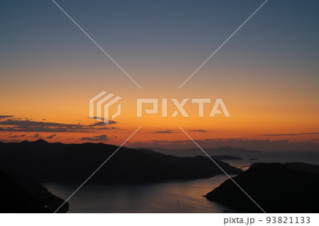 《岡山県》瀬戸内海国立公園 夕立受山から見る夜明け 93821133