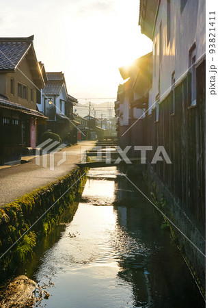 静かな春の朝、倉吉の美しい街並み（鳥取県） 93821411