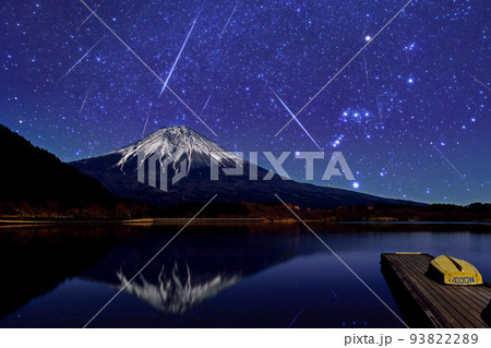 富士山と流星群 93822289