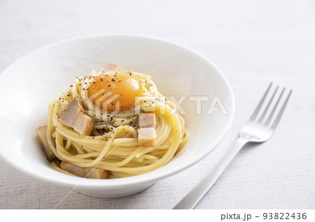 カルボナーラパスタ カルボナーラパスタ 93822436