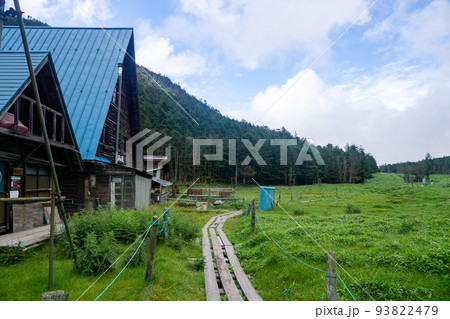 縞枯山荘(八ヶ岳・雨池峠付近) 縞枯山荘(八ヶ岳・雨池峠付近) 93822479