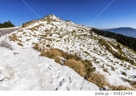 The snow covered most of the mountains and forests in Hehuan Mountain of Nantou, Taiwan. Taroko National Park is one of Taiwan's most popular tourist attractions. 93822494