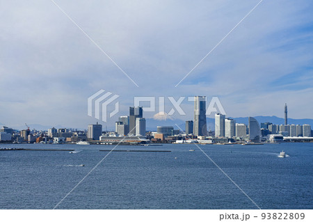 神奈川県/ 横浜スカイウォークから見る 横浜みなとみらい21地区と富士山 93822809