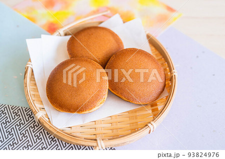 和菓子　どら焼き 93824976
