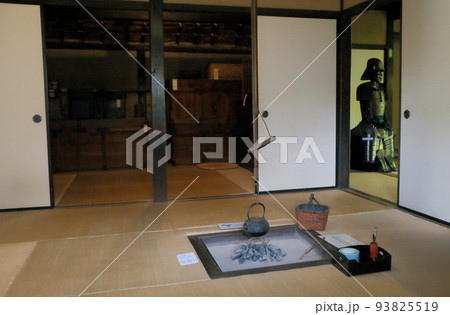 武家屋敷囲炉裏のある部屋風景 武家屋敷囲炉裏のある部屋風景 93825519