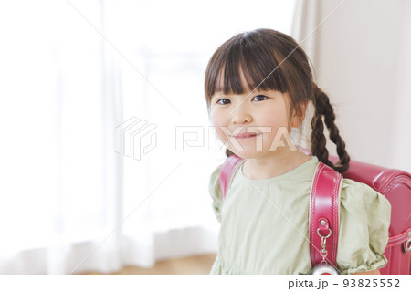 小学生　女の子　ランドセル 93825552