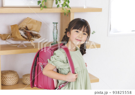 小学生　女の子　ランドセル 93825558