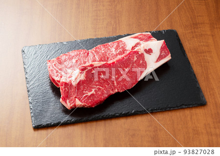 ステーキ　ステーキ肉　牛肉　サーロイン　サーロインステーキ  肉　赤身 93827028