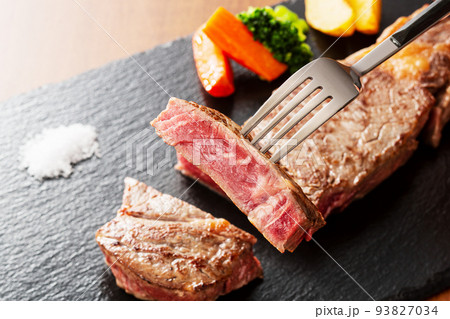 ステーキ 焼肉 鉄板焼き クローズアップ 焼き肉 ステーキ 焼肉 鉄板焼き クローズアップ 焼き肉 93827034