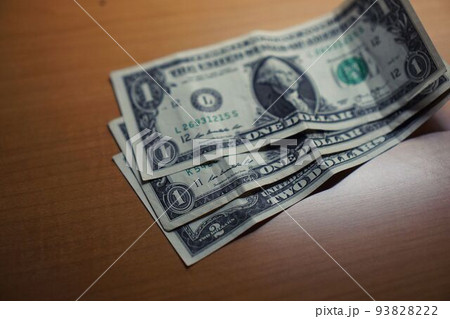 米ドル 93828222