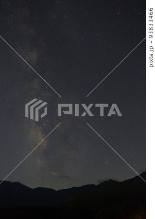 北杜市白州町、夏の晩、南西の夜空、天の川と山の端のさそり座 93833466