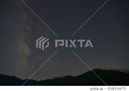 北杜市白州町、夏の晩、南西の夜空、天の川と山の端のさそり座 北杜市白州町、夏の晩、南西の夜空、天の川と山の端のさそり座 93833475