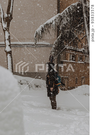 man in the snow in madrid 93833578