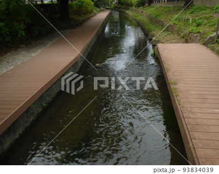 二ヶ領用水にかりょうようすい 川崎市 多摩川を水源 古い人工用水路 全長約32km 国の登録 二ヶ領用水にかりょうようすい 川崎市 多摩川を水源 古い人工用水路 全長約32km 国の登録 93834039