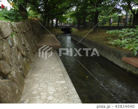 二ヶ領用水にかりょうようすい 川崎市  多摩川を水源  古い人工用水路   全長約32km　国の登録 93834040