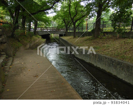 二ヶ領用水にかりょうようすい 川崎市  多摩川を水源  古い人工用水路   全長約32km　国の登録 93834041