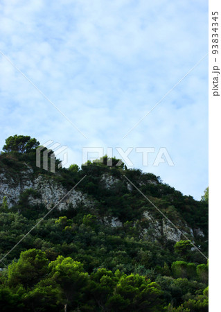 南イタリアの島の写真(島の名称は不明)カプリ島付近 南イタリアの島の写真(島の名称は不明)カプリ島付近 93834345