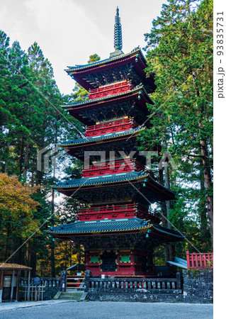 世界遺産「日光の社寺」構成資産 紅葉の日光東照宮 五重塔の写真素材