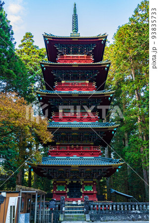 世界遺産「日光の社寺」構成資産 紅葉の日光東照宮 五重塔の写真素材