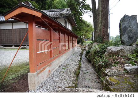 高天彦神社朱色の塀 93836131