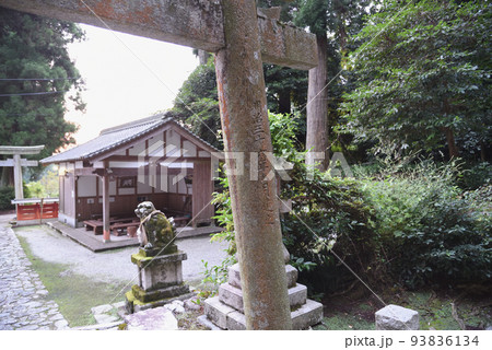 高天彦神社の境内 93836134