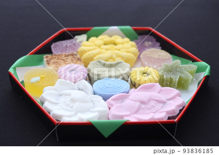 色とりどりの干菓子 冠婚葬祭の手土産5 93836185