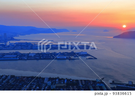 【香川県】屋島から見た瀬戸内海の夕景 【香川県】屋島から見た瀬戸内海の夕景 93836615