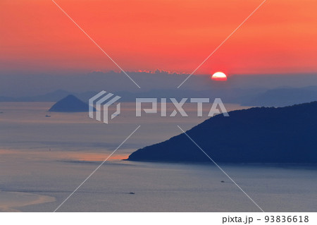 【香川県】屋島から見た瀬戸内海の夕景 93836618