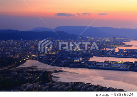 【香川県】屋島から見た高松市の夕景 【香川県】屋島から見た高松市の夕景 93836624