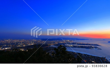 【香川県】屋島から見た高松市の夕景 93836628