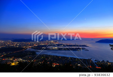 【香川県】屋島から見た高松市の夕景 93836632