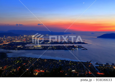 【香川県】屋島から見た高松市の夕景 93836633