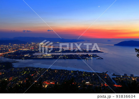 【香川県】屋島から見た高松市の夕景 【香川県】屋島から見た高松市の夕景 93836634