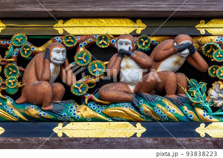 世界遺産「日光の社寺」構成資産 紅葉の日光東照宮 三猿の写真素材
