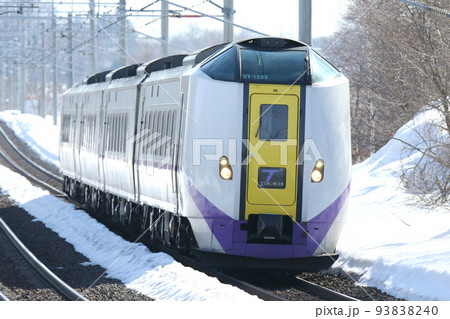 早春の千歳線を駆ける特急とかち　とかち　キハ261系　JR北海道 93838240