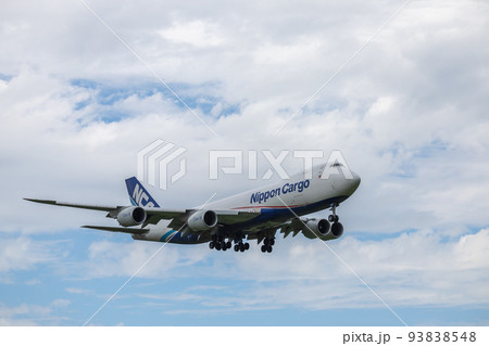 航空貨物・AIR CARGO/成田空港にまもなく着陸・ボーイング747・Nippon Cargo 93838548