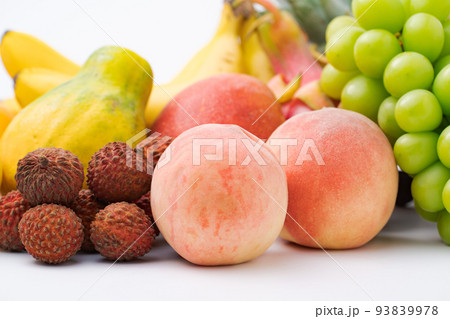 果物の盛り合わせ 93839978