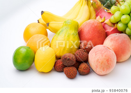 盛りだくさんの果物 盛りだくさんの果物 93840076