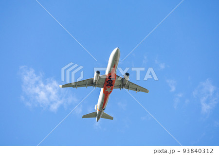 成田空港を離陸した飛行機・航空機・Jetstar AIR BUS A320 93840312
