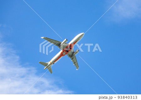 成田空港を離陸した飛行機・航空機・Jetstar AIR BUS A320 成田空港を離陸した飛行機・航空機・Jetstar AIR BUS A320 93840313