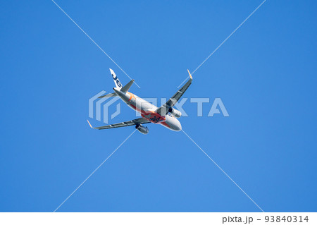 成田空港を離陸した飛行機・航空機・Jetstar AIR BUS A320 93840314